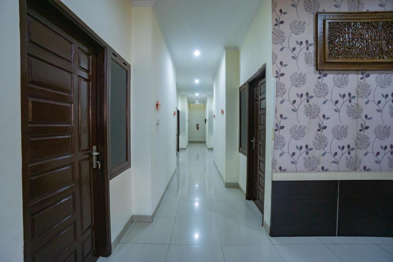 Oyo 2357 Syariah Grand Raudhah Hotel Jakarta Exterior photo