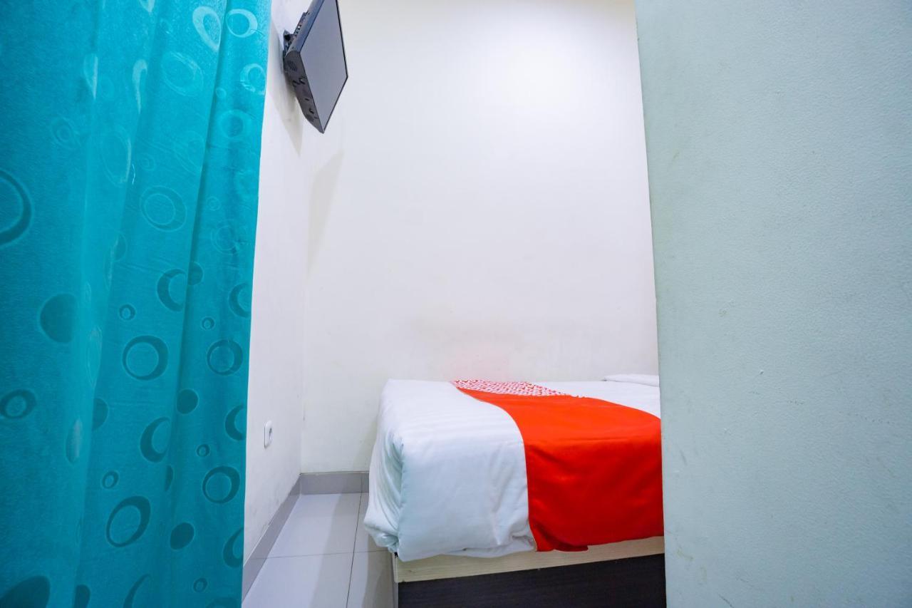 Oyo 2357 Syariah Grand Raudhah Hotel Jakarta Exterior photo