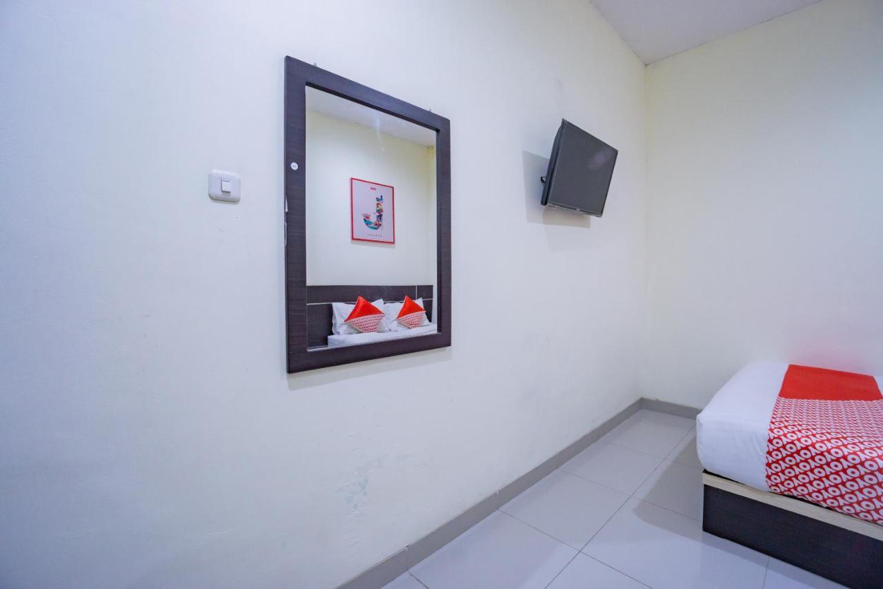 Oyo 2357 Syariah Grand Raudhah Hotel Jakarta Exterior photo