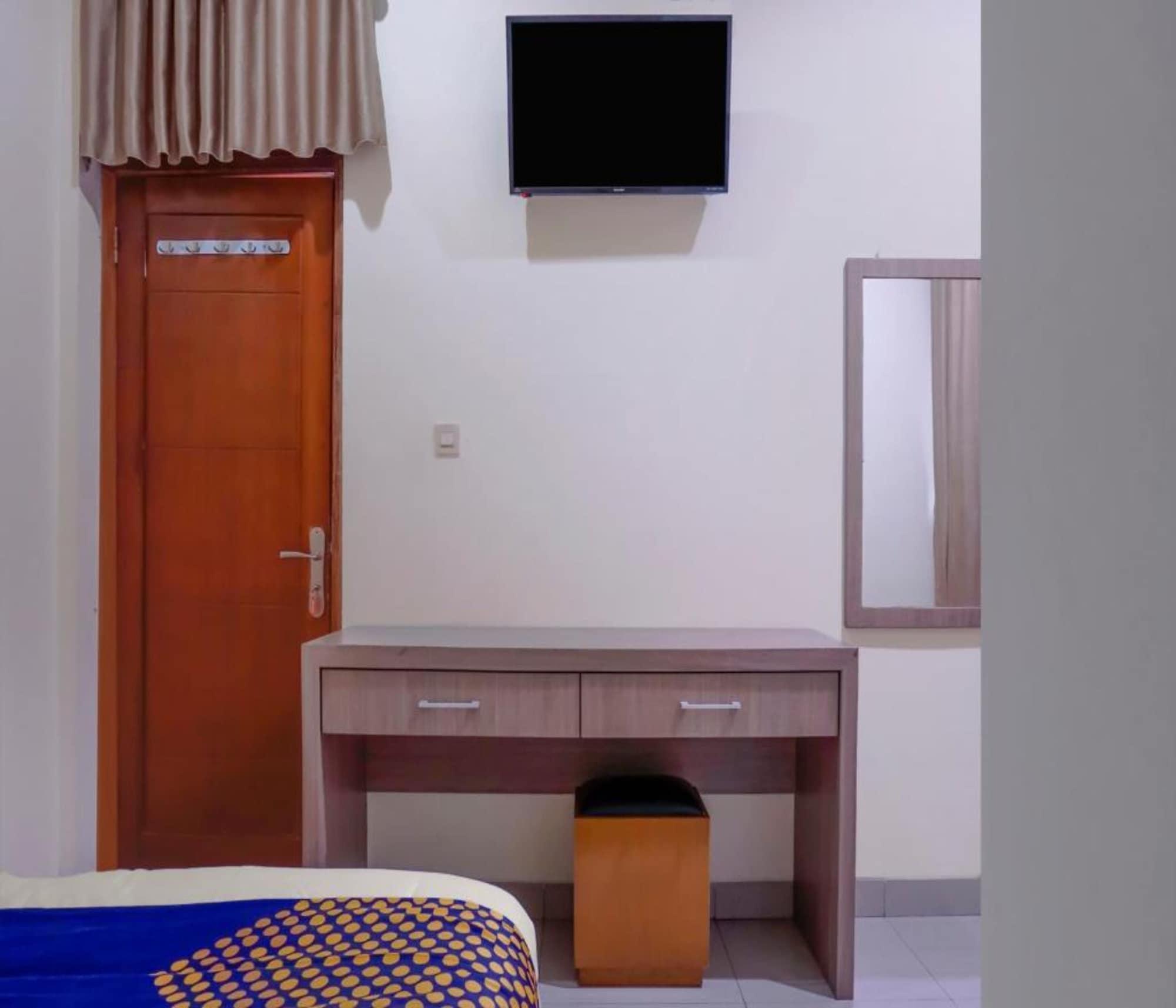 Oyo 2357 Syariah Grand Raudhah Hotel Jakarta Exterior photo