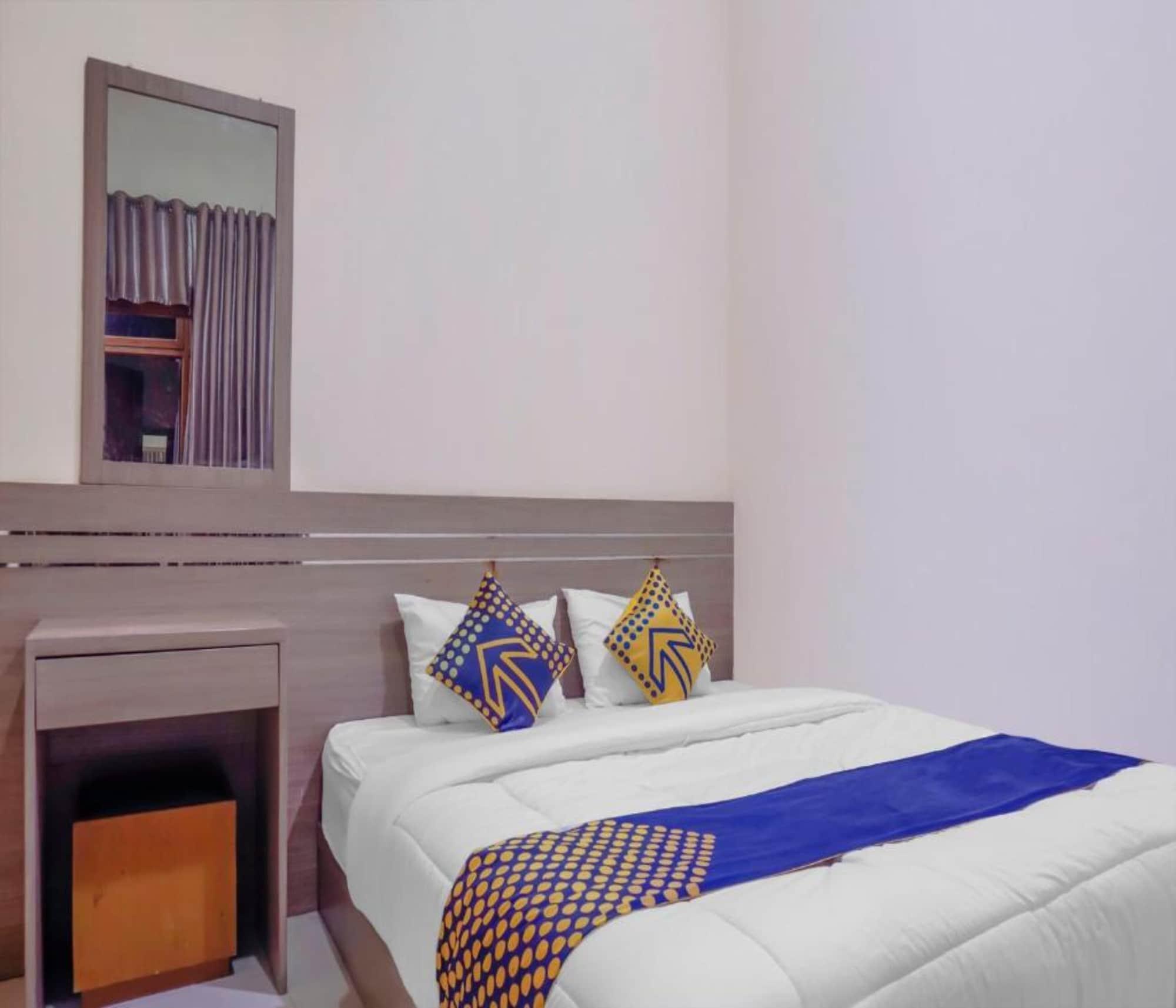 Oyo 2357 Syariah Grand Raudhah Hotel Jakarta Exterior photo