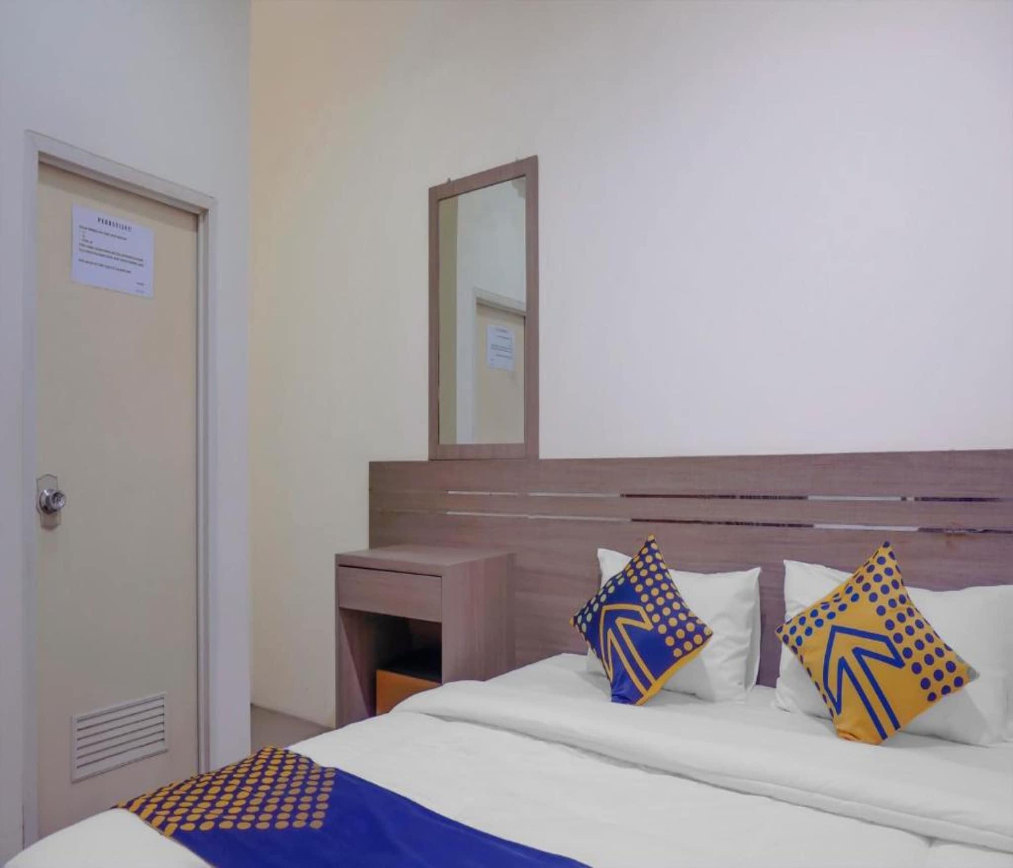 Oyo 2357 Syariah Grand Raudhah Hotel Jakarta Exterior photo