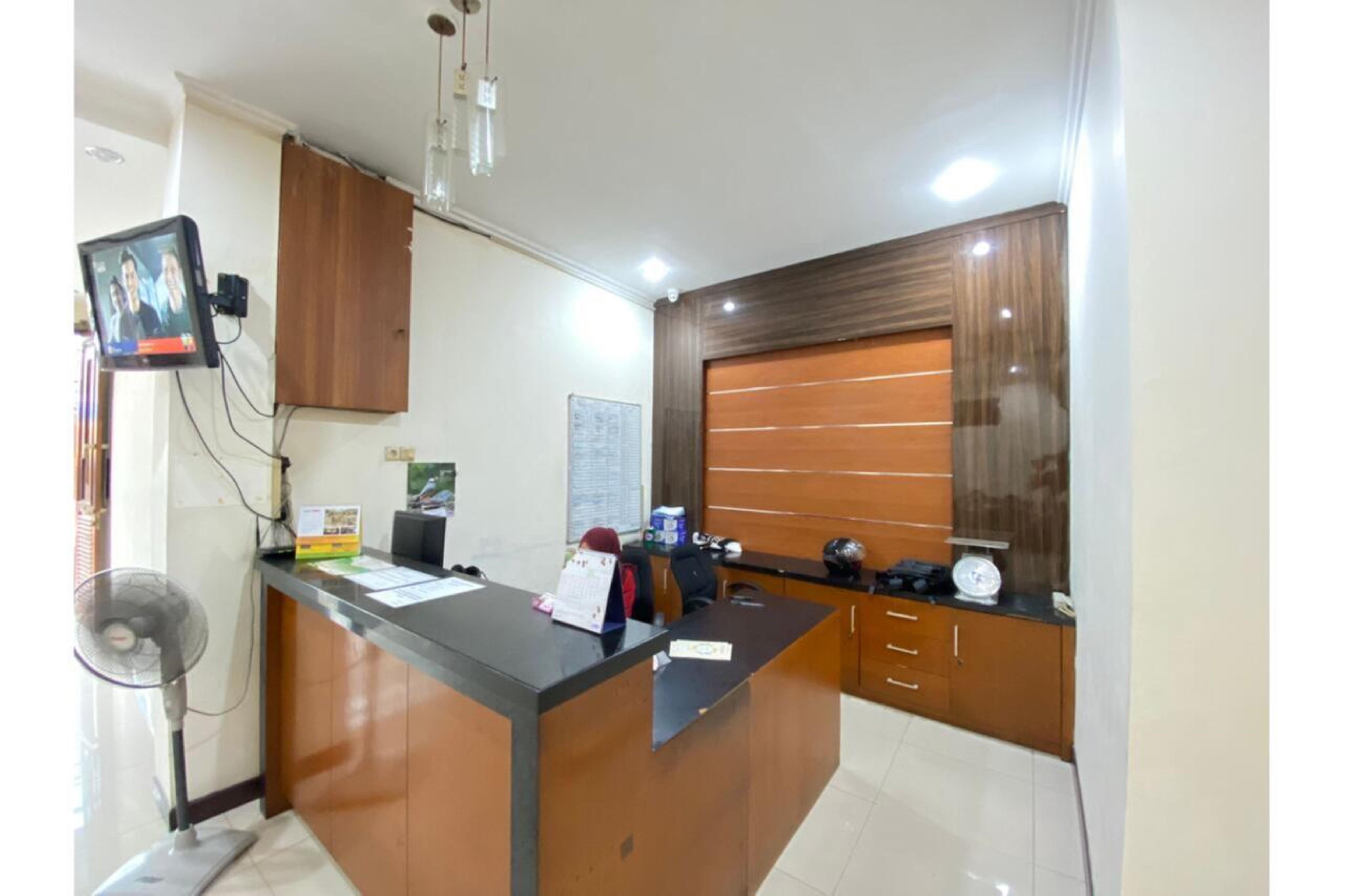 Oyo 2357 Syariah Grand Raudhah Hotel Jakarta Exterior photo
