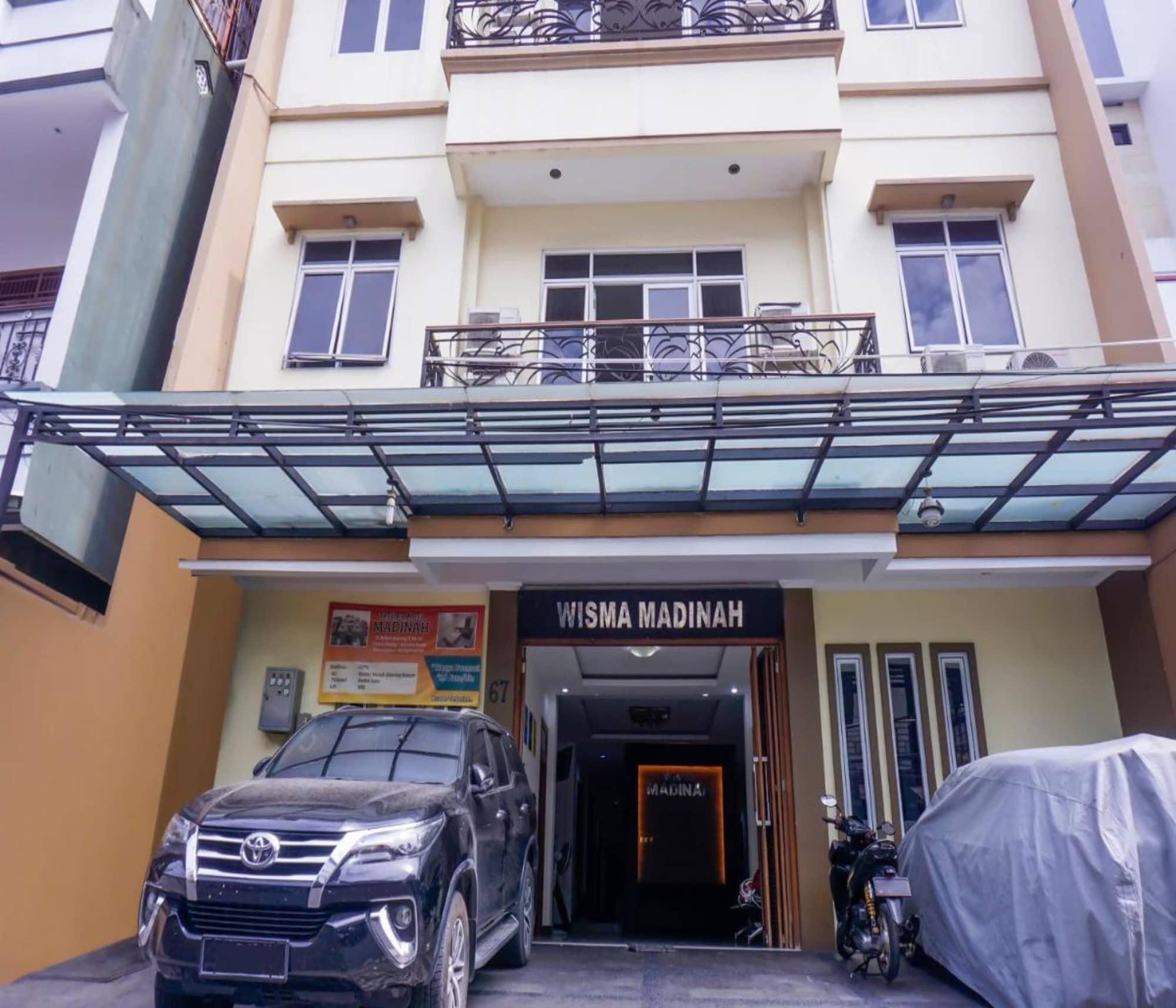 Oyo 2357 Syariah Grand Raudhah Hotel Jakarta Exterior photo