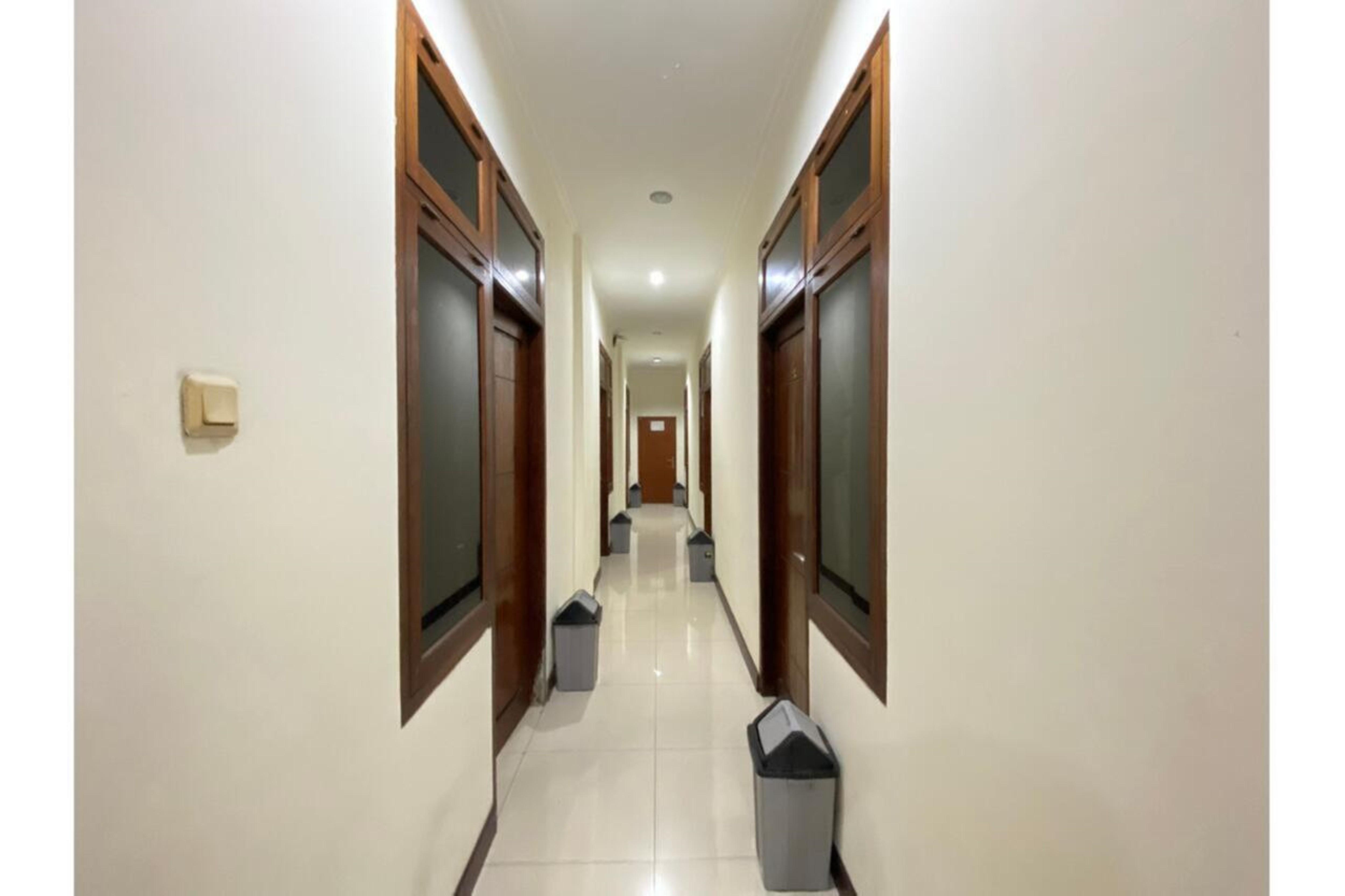 Oyo 2357 Syariah Grand Raudhah Hotel Jakarta Exterior photo