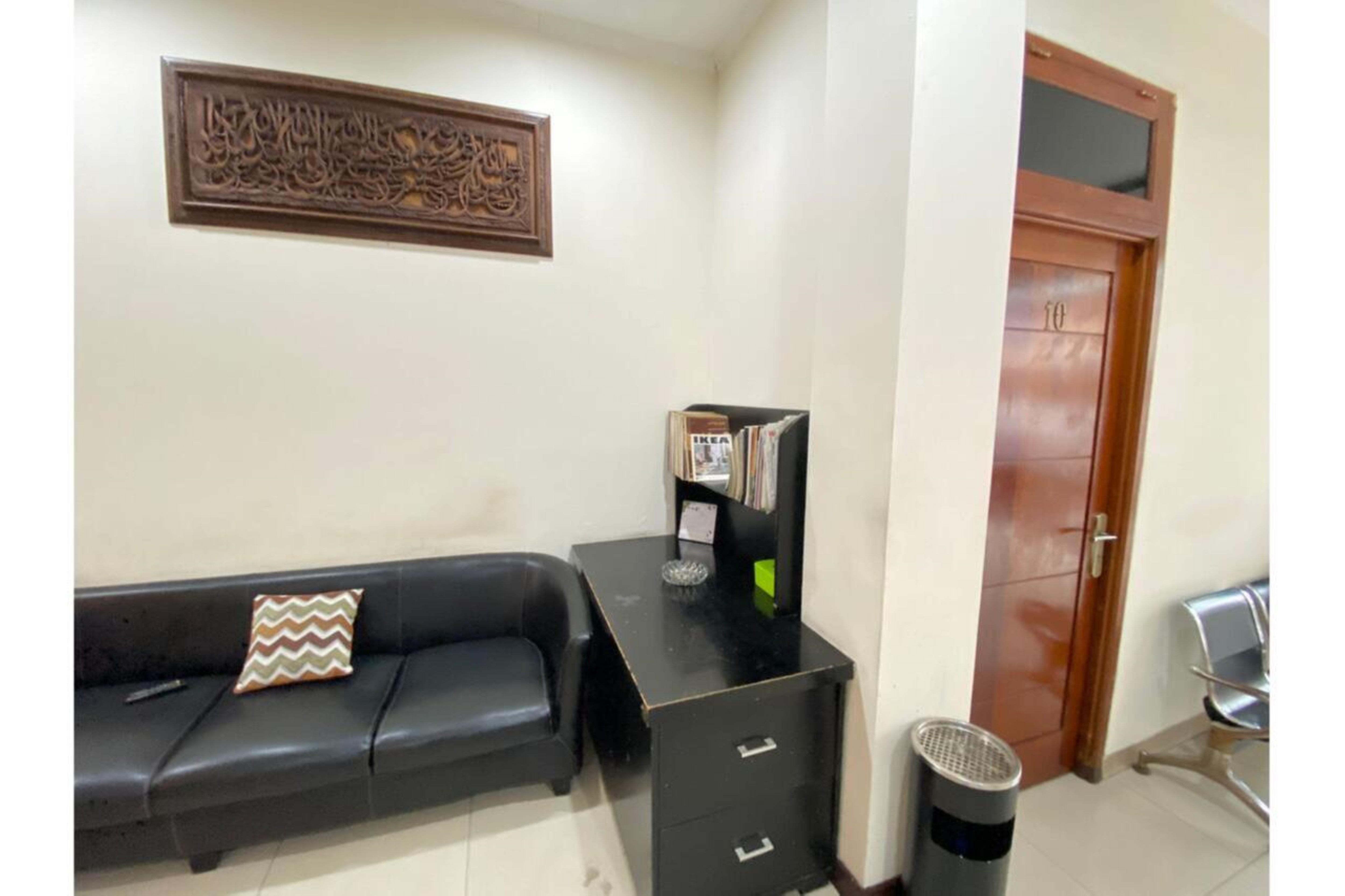 Oyo 2357 Syariah Grand Raudhah Hotel Jakarta Exterior photo