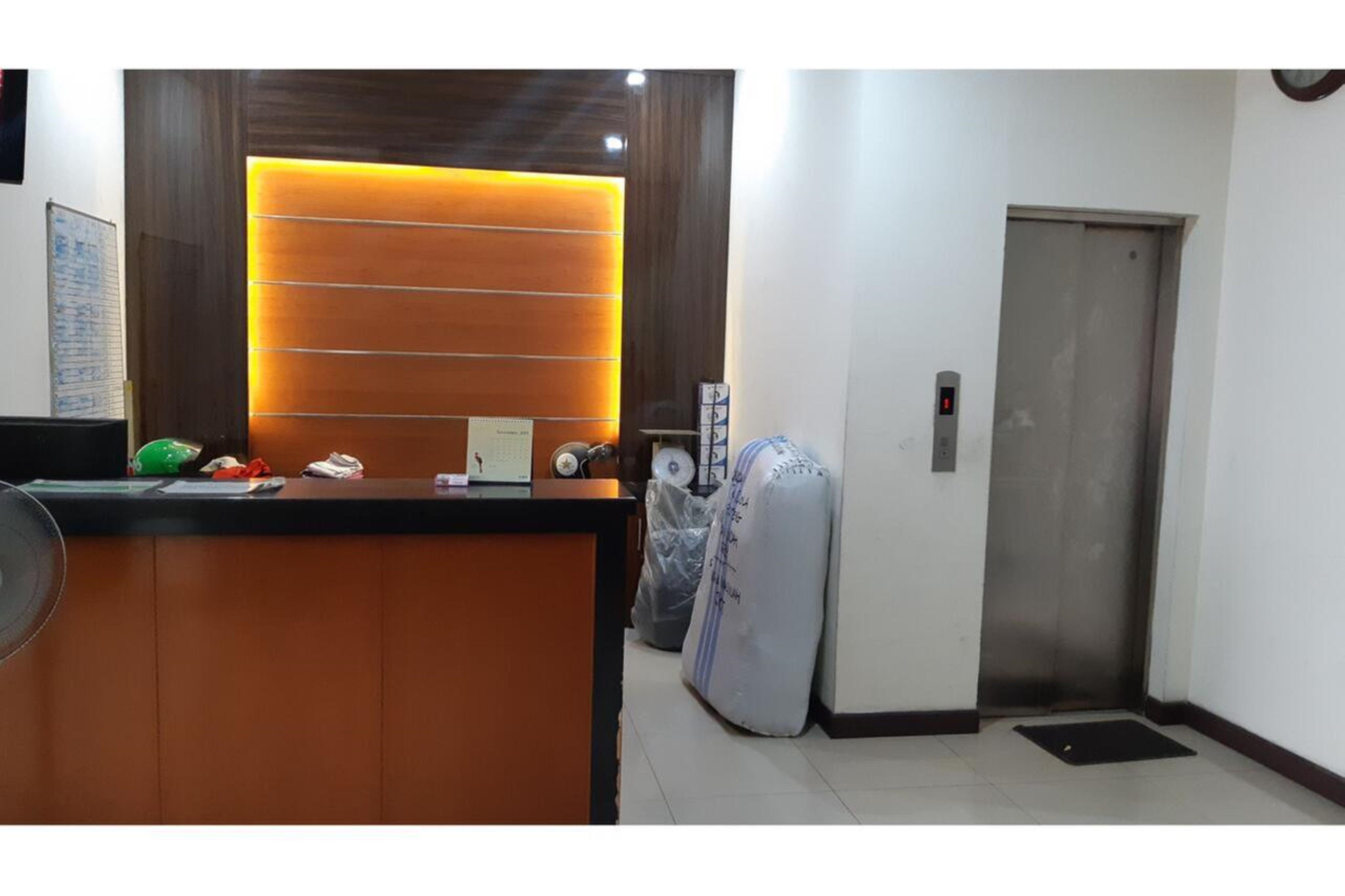 Oyo 2357 Syariah Grand Raudhah Hotel Jakarta Exterior photo