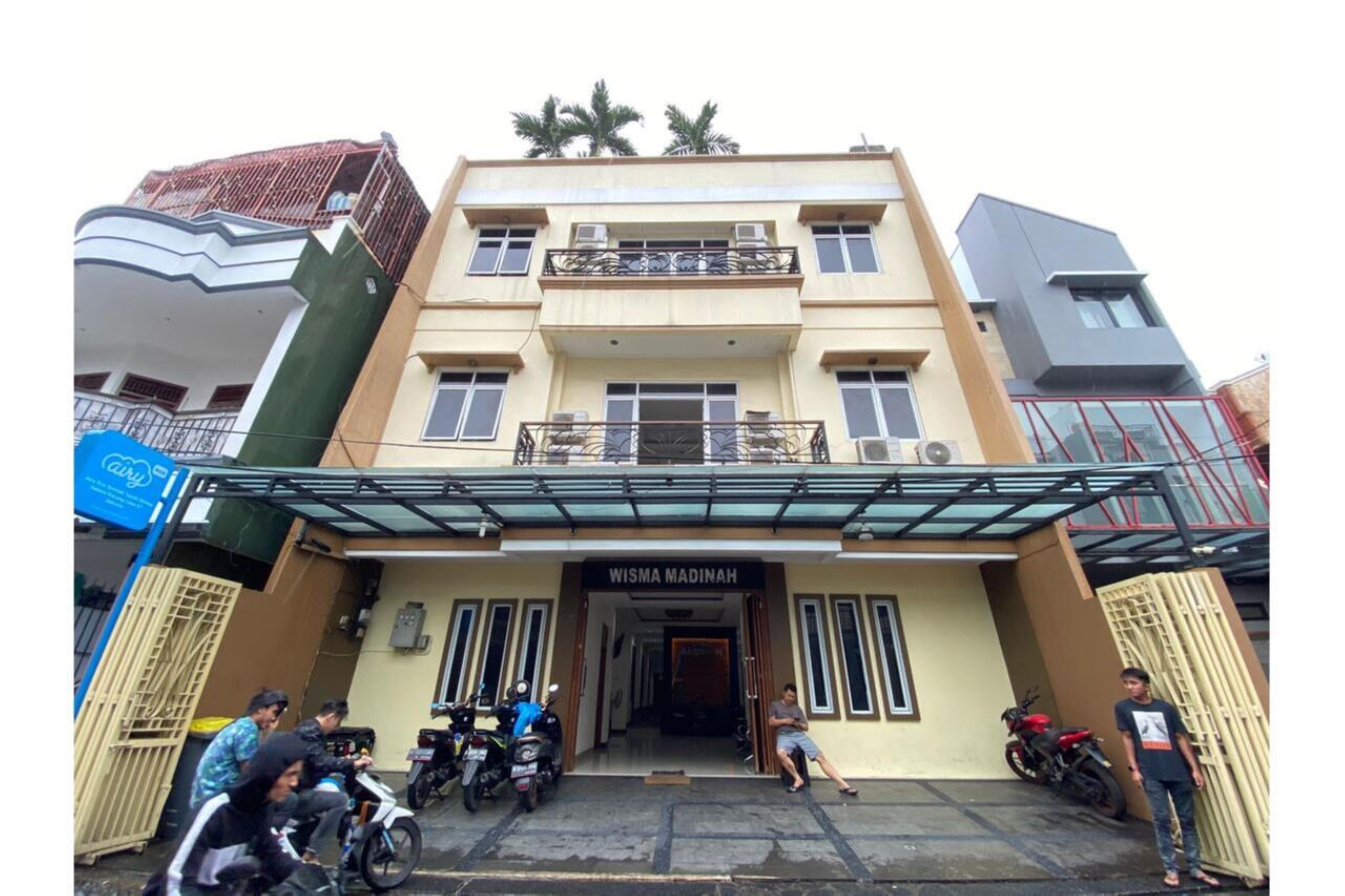 Oyo 2357 Syariah Grand Raudhah Hotel Jakarta Exterior photo