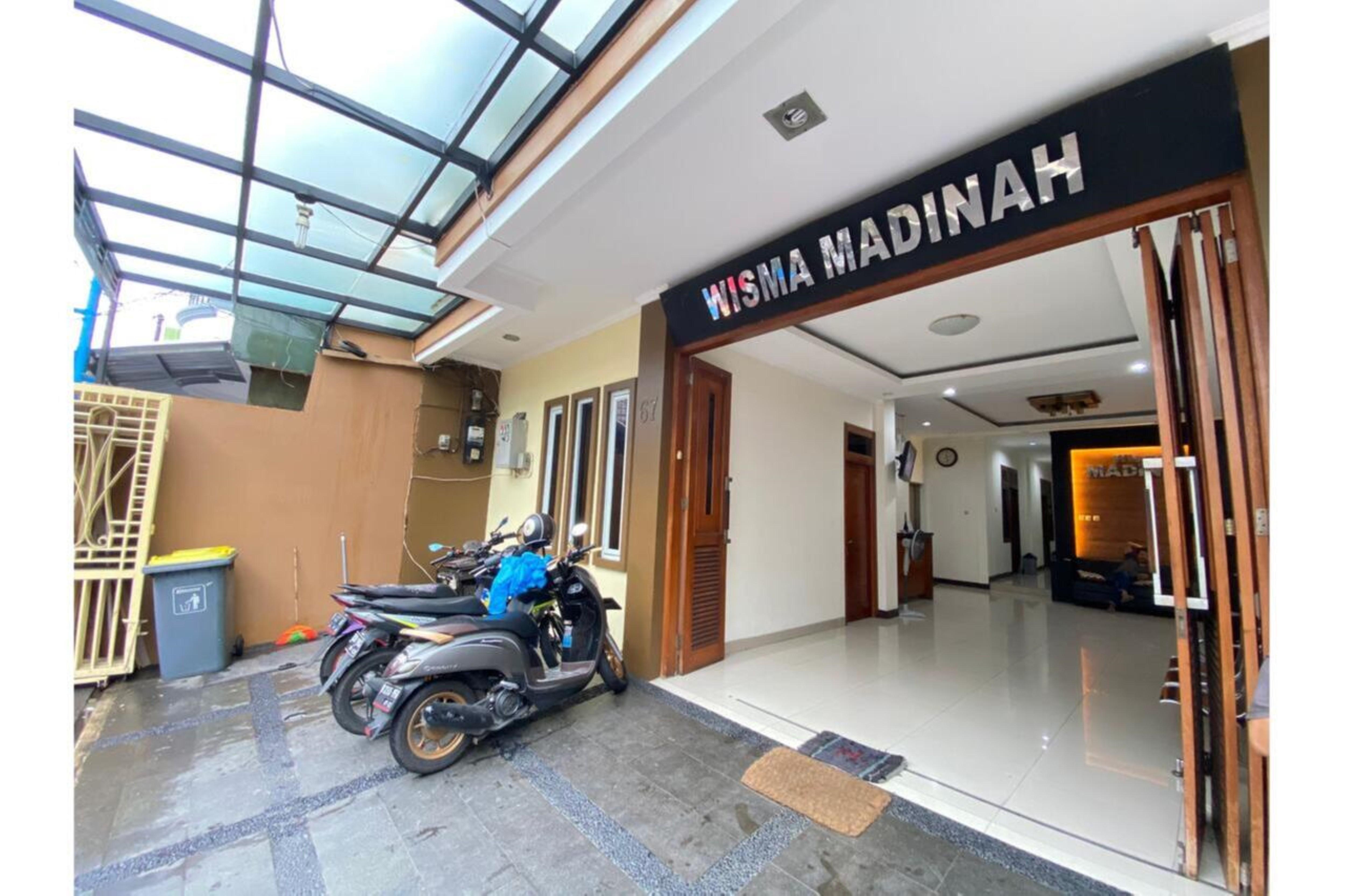 Oyo 2357 Syariah Grand Raudhah Hotel Jakarta Exterior photo